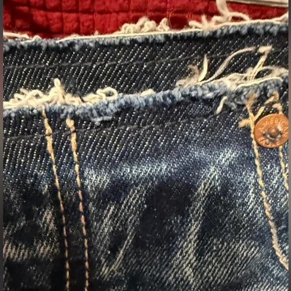 American Eagle denim shorts featuring a distressed look and frayed raw hem - Picture 5 of 8